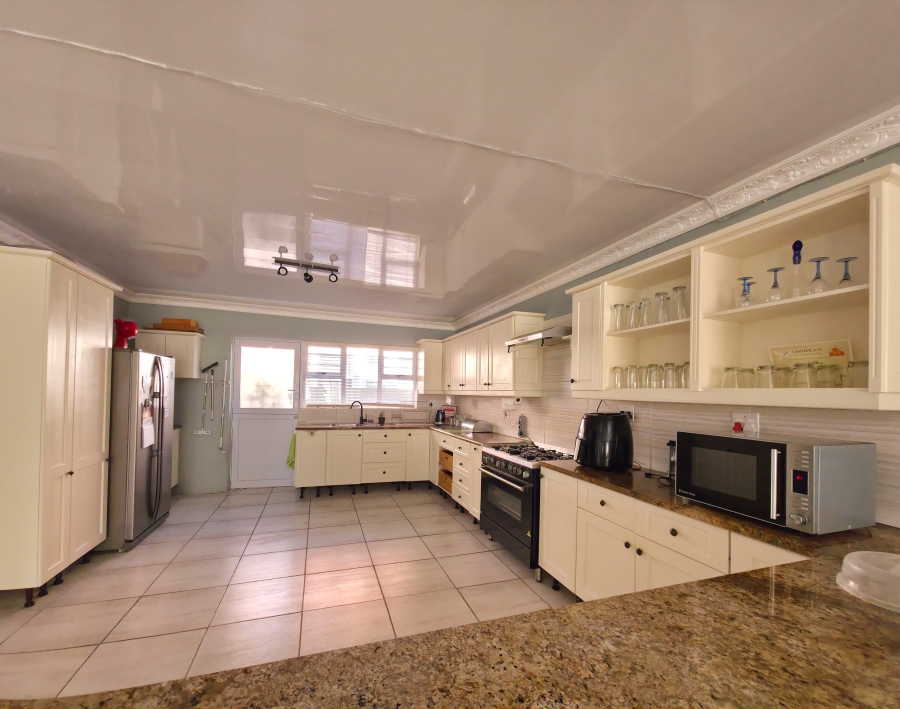 5 Bedroom Property for Sale in Hawston Western Cape